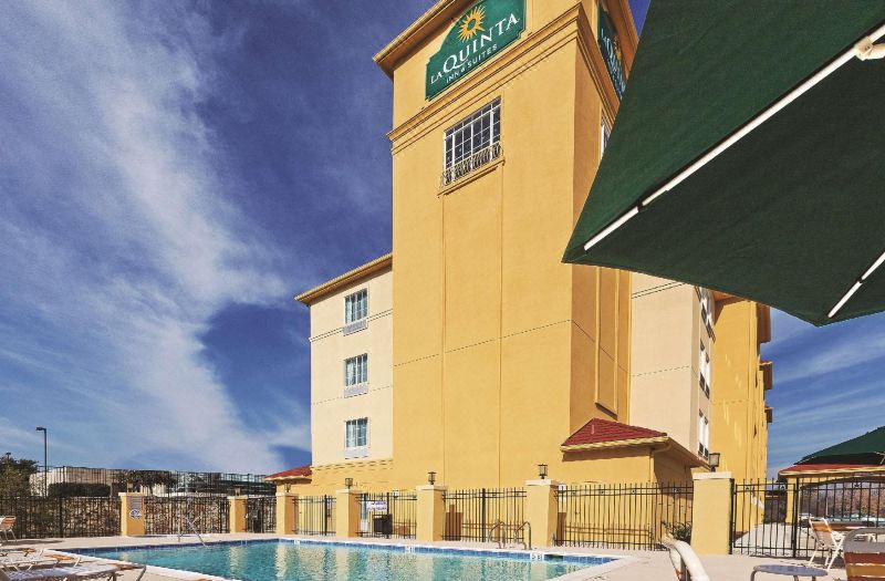 La Quinta Inn & Suites by Wyndham Fort Worth Arlington West photo 2