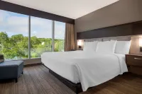 Best Western Plus Chocolate Lake Hotel