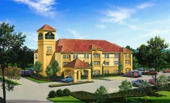 La Quinta Inn & Suites by Wyndham Leesville Ft. Polk