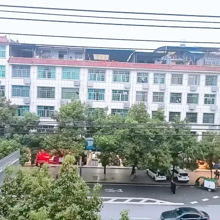 Sunshine Hotel (Beer Square Store)