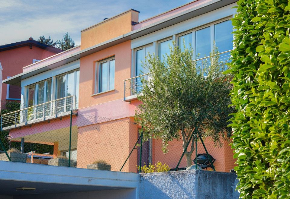 Luganos Hills Apartment - Hizvo
