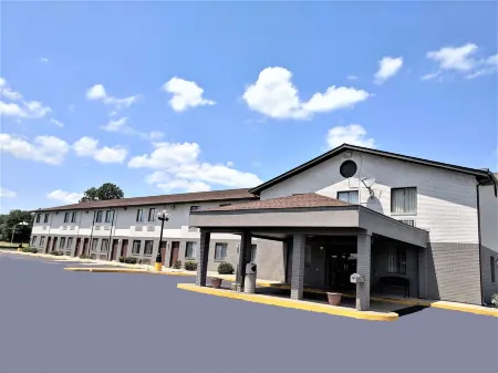 Americas Best Value Inn West Frankfort Отели в г. Кристофер