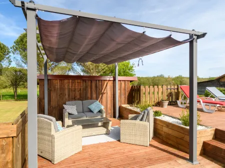 Petrocq Отели в г. Ли-Э-Микс