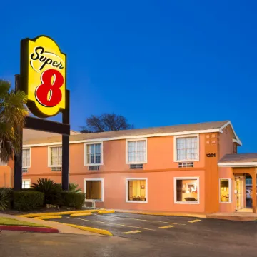 Super 8 by Wyndham Austin Downtown/Capitol Area