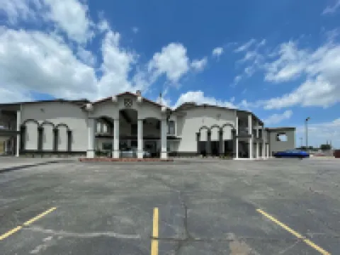 Studio 6 Tulsa, OK Central