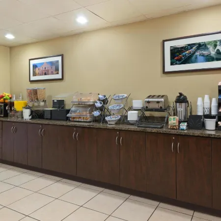 SureStay Hotel by Best Western San Antonio West SeaWorld Отели рядом с достопримечательностью «Аквапарк Акватика в Сан-Антонио»