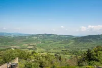 Apartment in the Heart of Radicondoli with Views over the Hills and Wi-Fi