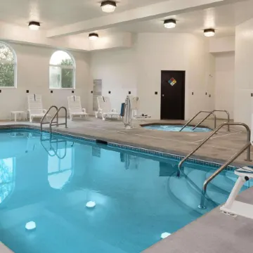 Country Inn & Suites by Radisson, Cedar Rapids Airport, IA