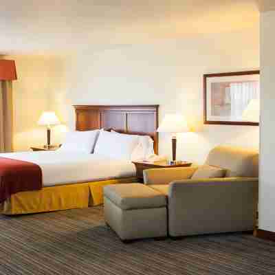 Holiday Inn Express & Suites Turlock-Hwy 99 Rooms
