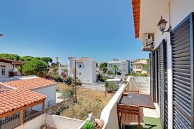 Faro Airport Flat 1 by Homing