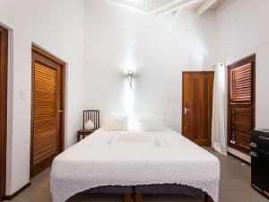 Room in B&B - Grace Stay - Beautiful Spacious Room in Villa mi Cuna with Swimming Pool