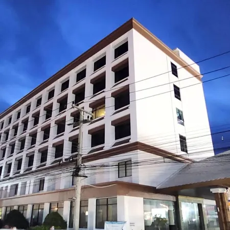 Grand Phranakhon Hotel Отели рядом с достопримечательностью «Ват Куди Дао»