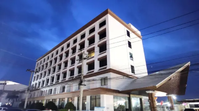 Grand Phranakhon Hotel Hotels near Wat Kudidao