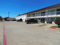 Motel 6 Ennis, TX