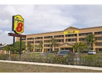 Super 8 by Wyndham Fort Myers Hotels in Fort Myers