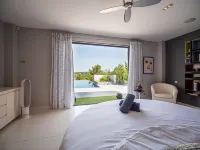 A Prestigious Villa with 2 Swimming Pools and 1 Spa in the South of France Hotels in Saint-Gely-du-Fesc