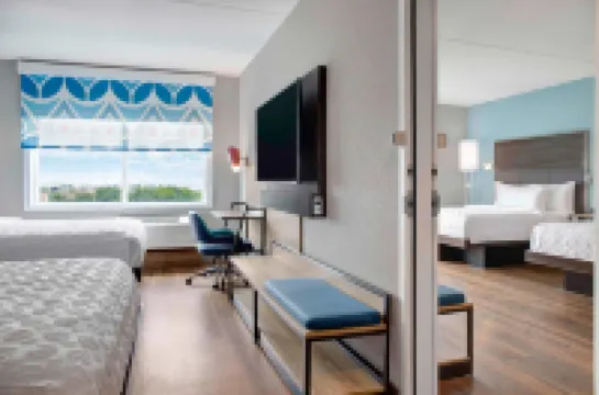 Tru by Hilton Toronto Airport West Отели в г. 