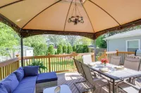 Three Oaks Home w/ Guest House - 8 Mi to Beach! - Wi-Fi