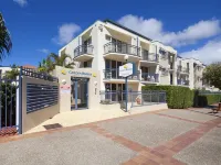 Golden Riviera Absolute Beachfront Resort Hotels in Currumbin