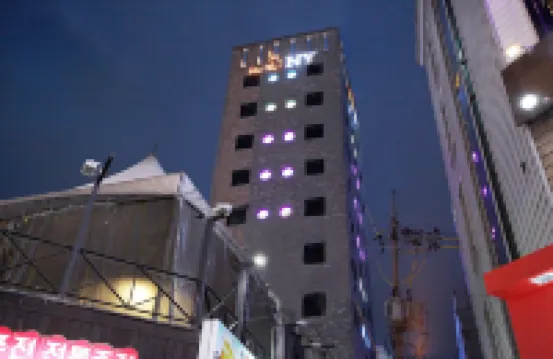 โรงแรมนิวยอร์ก โรงแรมใกล้ตึก 63 ชั้น