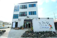 Jeju Nunkeunsaeu Guest House - Pensions