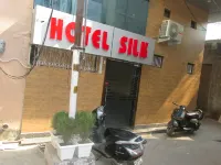 Hotel Silk Hotels near Reading Square Library