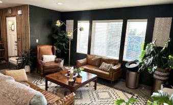 Central Tacoma Homestay with Breakfast Included -Private Room-