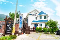 Geoje Rebeudeumongdolpensyeon Hotels near Hakdong Mongdol Beach