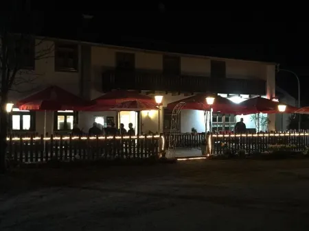 Zum Zacherwirt Отели в г. Кюнцинг