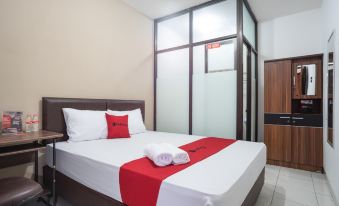 RedDoorz Near Eka Hospital BSD City