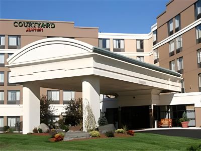 Hotel Exterior Courtyard Boston Marlborough Photo