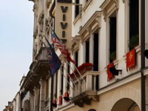 هوتل أل فيفيت