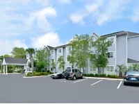 Quality Inn & Suites Myrtle Beach Near Outlets - parking