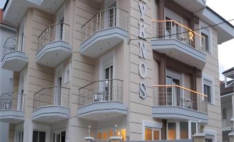 Kyknos de Luxe Suites & Rooms