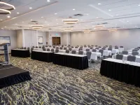 Holiday Inn & Suites CALGARY SOUTH - CONFERENCE CTR by IHG Отели рядом с достопримечательностью «Железнодорожная станция Heritage C Train»