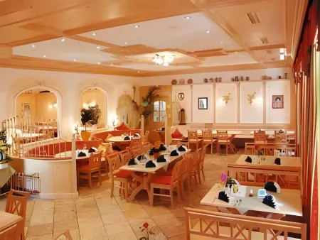 Hotel Zur Post Отели в г. Исманинг