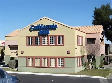 California Inn Barstow Отели рядом с достопримечательностью «Desert Discovery Center»