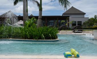 Crowne Plaza Fiji Nadi Bay Resort & Spa