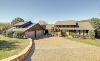 LaFollette Home Community Pool and Mountain Views!