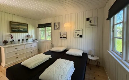 Big Renovated Cottage with Soul and Love Отели в г. Grevinge