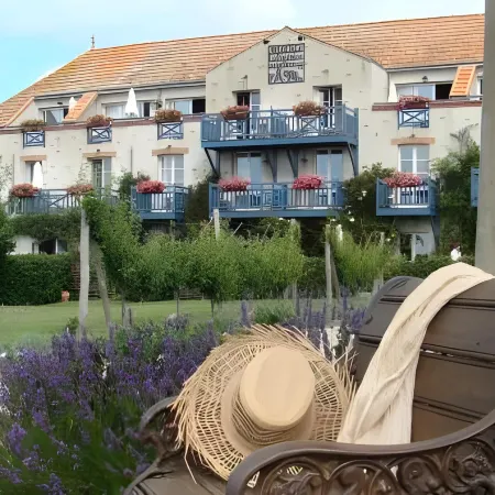 Eco-Domaine la Fontaine - Hotel-Spa - 300 m Plage de la Fontaine Aux Bretons