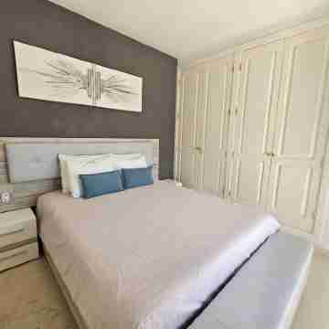 Welcoming and Modern Holiday Home with Access to Swimming Pool Rooms