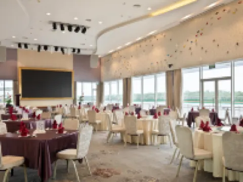 V Plaza Hotel โรงแรมในกัวลาเบไลต์