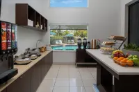 SpringHill Suites Fort Lauderdale Airport & Cruise Port - breakfast