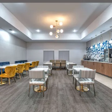 La Quinta Inn & Suites by Wyndham Decatur