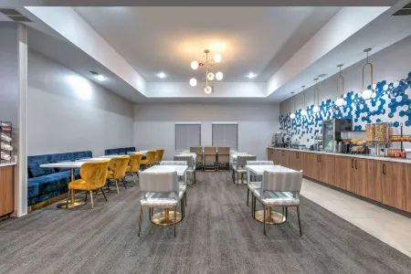 La Quinta Inn & Suites by Wyndham Decatur