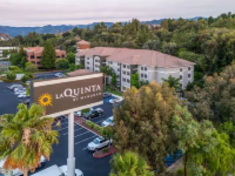 La Quinta Inn & Suites by Wyndham Santa Clarita - Valencia Hotels in Stevenson Ranch