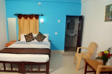 Calangute Beach Side Hotel Отели рядом с достопримечательностью «नेओमीस सालों & स्पा, ले मरीडियन»