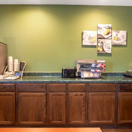 SureStay Plus Hotel by Best Western Bettendorf