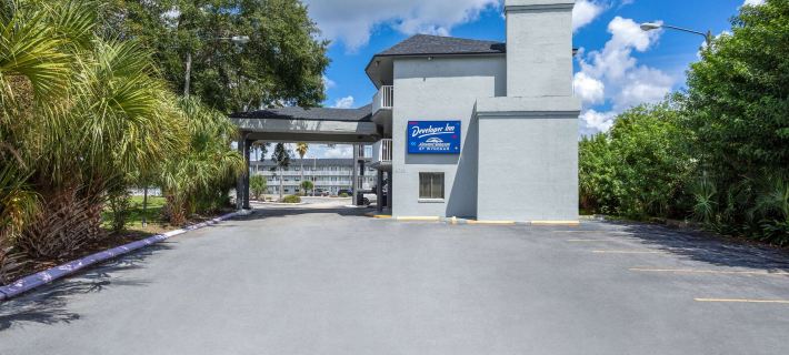 Howard Johnson by Wyndham Orlando Lake Buena Vista South Hotels in Kissimmee